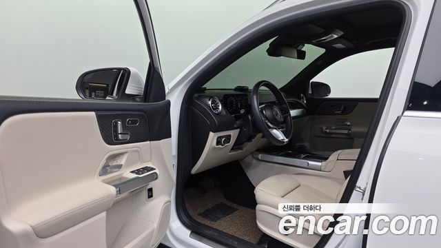 Mercedes-Benz GLB-Class 2024 — photo 13