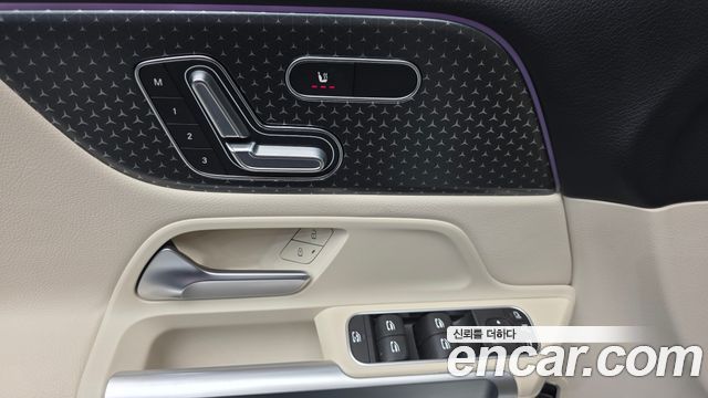 Mercedes-Benz GLB-Class 2024 — photo 17