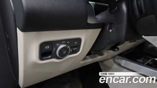 Mercedes-Benz GLB-Class 2024 — photo 18