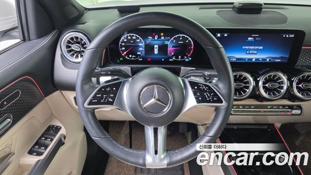 Mercedes-Benz GLB-Class 2024 — photo 19