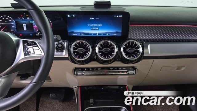 Mercedes-Benz GLB-Class 2024 — photo 20