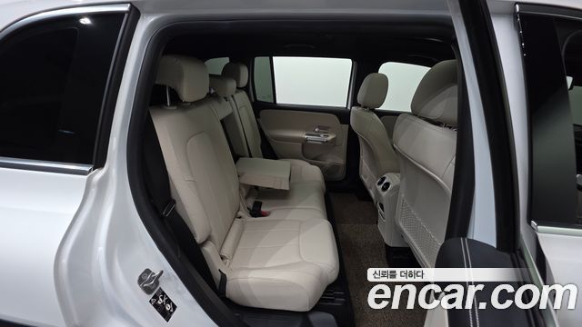 Mercedes-Benz GLB-Class 2024 — photo 24