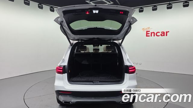 Mercedes-Benz GLB-Class 2024 — photo 25