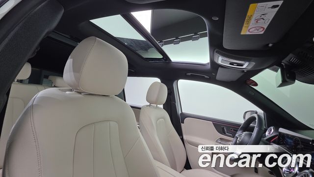 Mercedes-Benz GLB-Class 2024 — photo 26