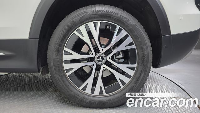 Mercedes-Benz GLB-Class 2024 — photo 7