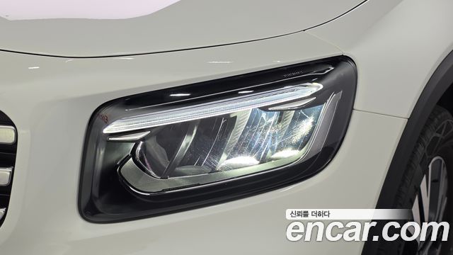 Mercedes-Benz GLB-Class 2024 — photo 8
