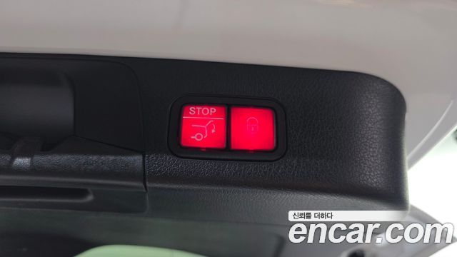 Mercedes-Benz GLB-Class 2024 — photo 27