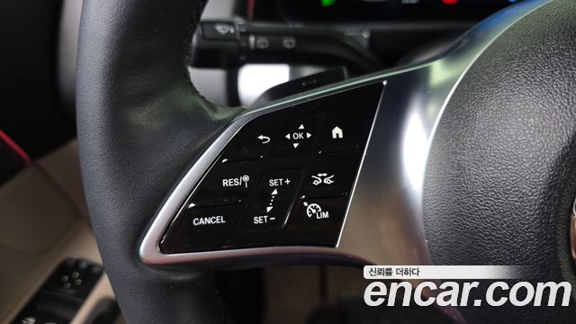 Mercedes-Benz GLB-Class 2024 — photo 29