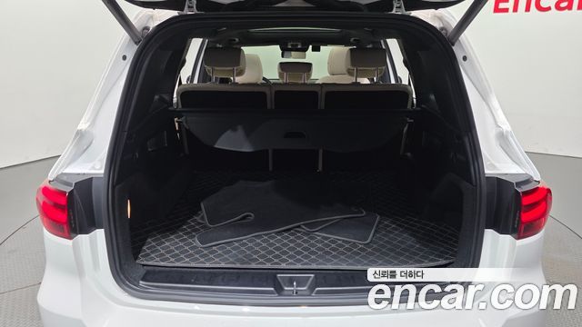 Mercedes-Benz GLB-Class 2024 — photo 32