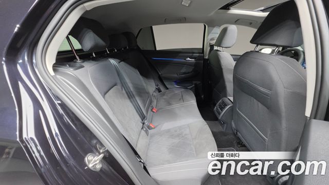 Volkswagen Golf 2022 — photo 32