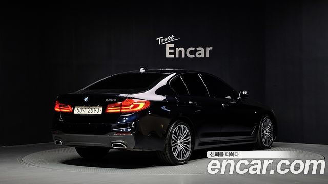 BMW 5-Series 2017 — photo 2