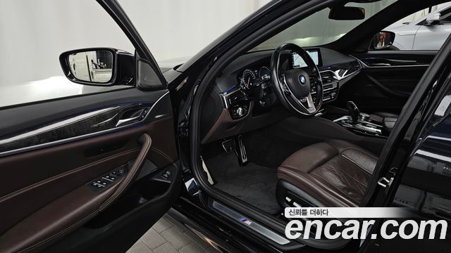 BMW 5-Series 2017 — photo 10