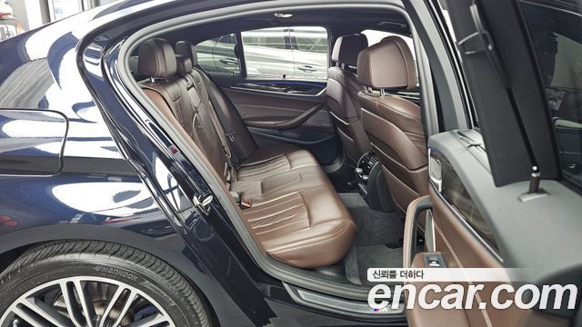 BMW 5-Series 2017 — photo 12
