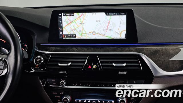 BMW 5-Series 2017 — photo 14