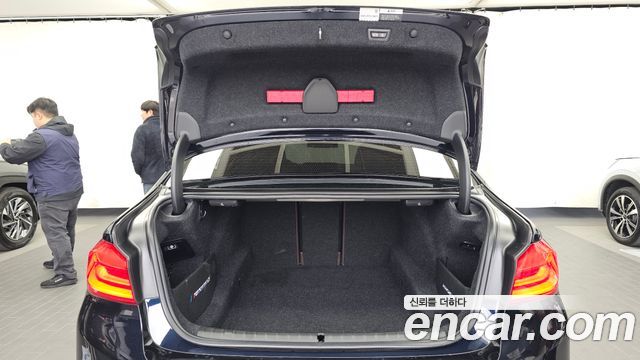BMW 5-Series 2017 — photo 20