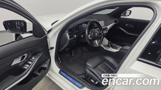BMW 3-Series 2022 — photo 10