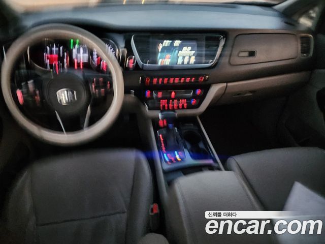 Kia Canival 2017 — photo 13