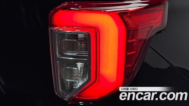 Ford Explorer 2023 — photo 9