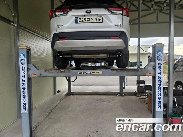 Toyota RAV4 2024 — photo 2