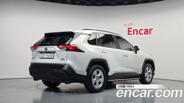 Toyota RAV4 2020 — photo 2