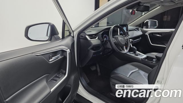 Toyota RAV4 2020 — photo 13