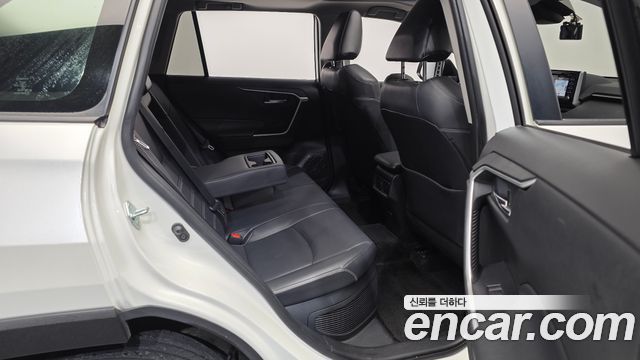 Toyota RAV4 2020 — photo 18