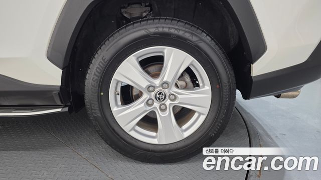 Toyota RAV4 2020 — photo 7