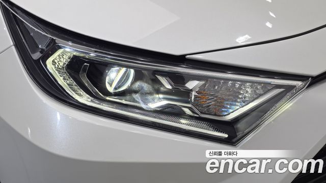 Toyota RAV4 2020 — photo 8
