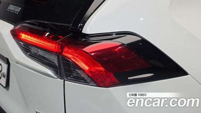 Toyota RAV4 2020 — photo 9