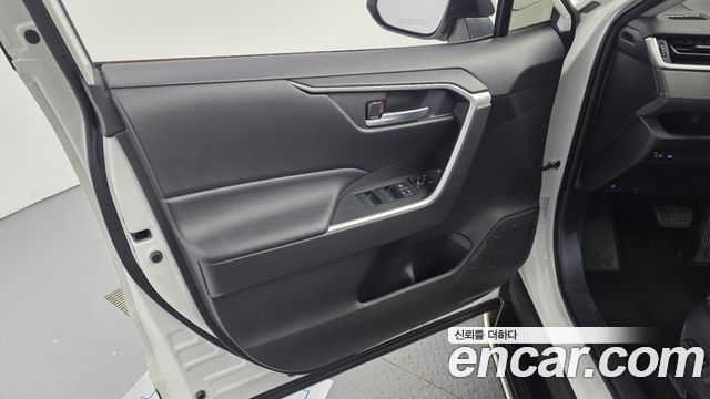 Toyota RAV4 2020 — photo 14