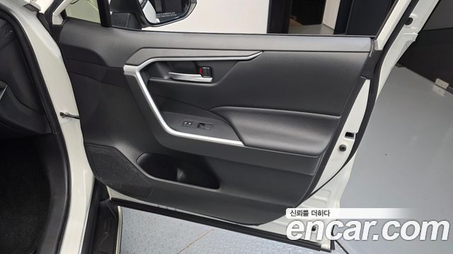 Toyota RAV4 2020 — photo 15