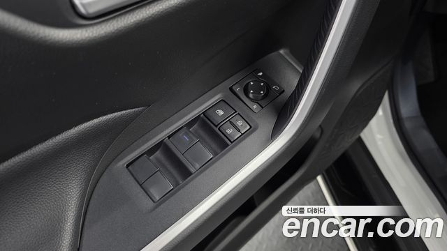 Toyota RAV4 2020 — photo 27