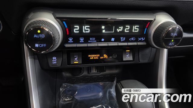 Toyota RAV4 2020 — photo 29