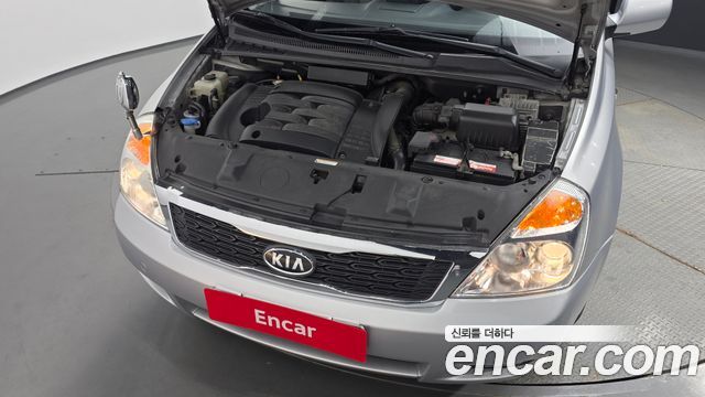 Kia Canival 2010 — photo 6