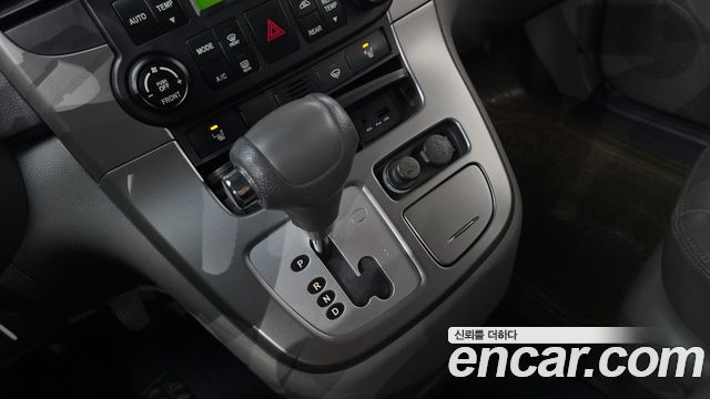 Kia Canival 2010 — photo 9