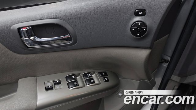 Kia Canival 2010 — photo 12
