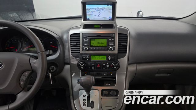 Kia Canival 2010 — photo 16