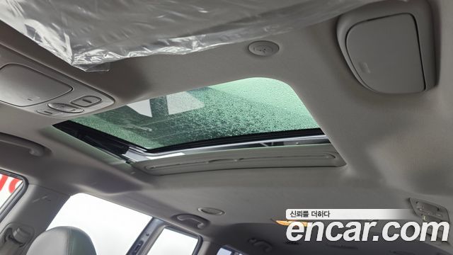 Kia Canival 2010 — photo 19