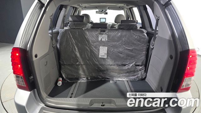 Kia Canival 2010 — photo 20