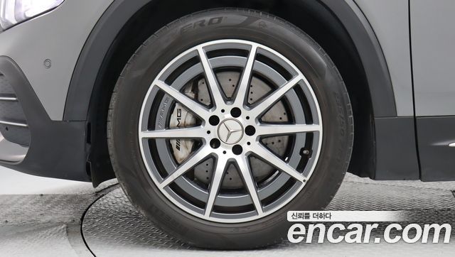 Mercedes-Benz GLB-Class 2023 — photo 3