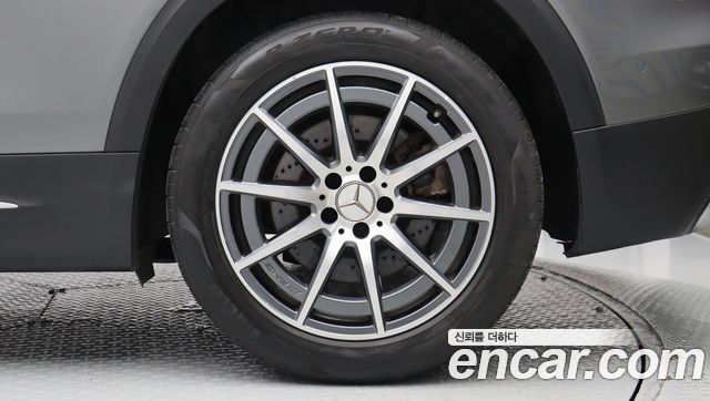 Mercedes-Benz GLB-Class 2023 — photo 4