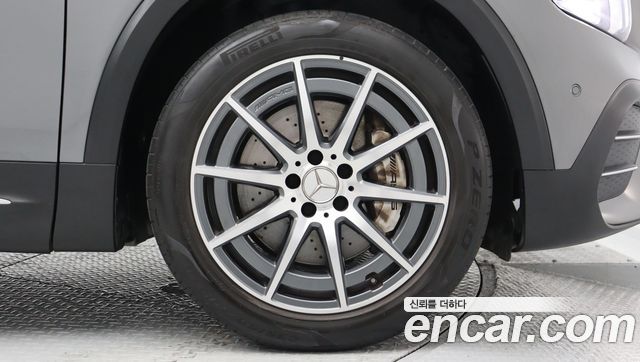 Mercedes-Benz GLB-Class 2023 — photo 5