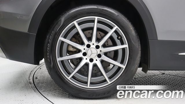 Mercedes-Benz GLB-Class 2023 — photo 6