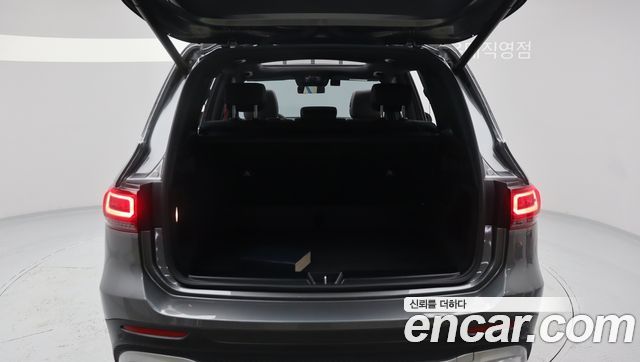 Mercedes-Benz GLB-Class 2023 — photo 8