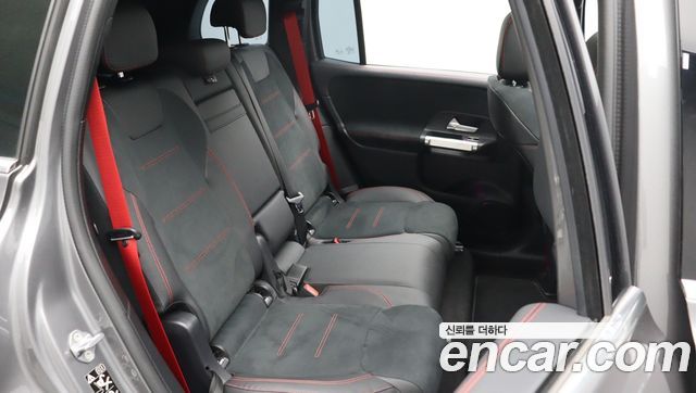 Mercedes-Benz GLB-Class 2023 — photo 13