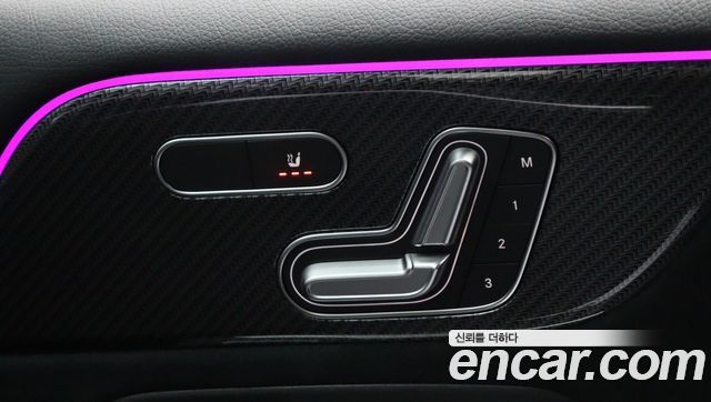Mercedes-Benz GLB-Class 2023 — photo 15
