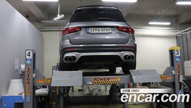 Mercedes-Benz GLB-Class 2023 — photo 20