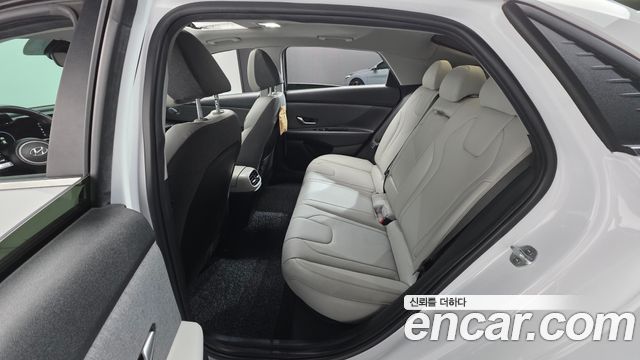 Hyundai AVANTE 2021 — photo 18