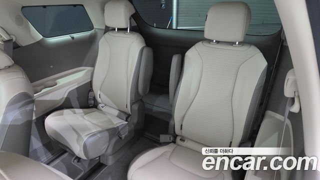 Kia Canival 2021 — photo 19