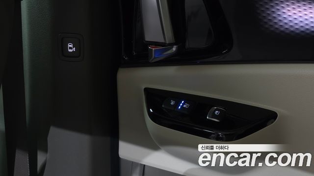 Kia Canival 2021 — photo 28